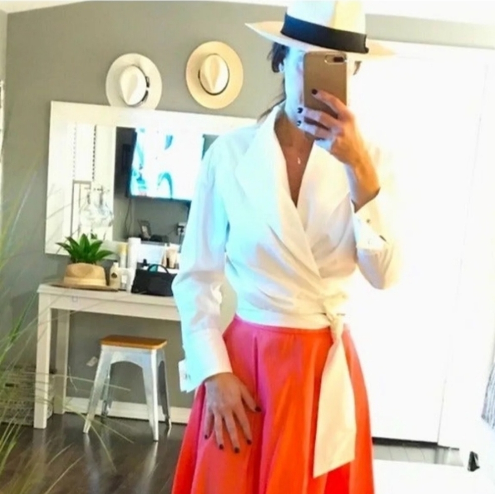 SOLD. VINTAGE Tadashi Shoji White High Collar/Crop Wrap Top!